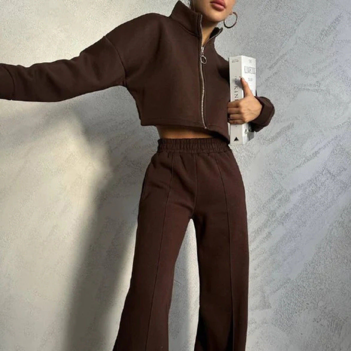 Moderne cropped sweatshirtjakke med højt krave