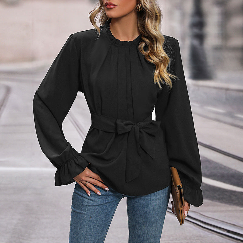 Feminine Bluse med Flotte Rynkedetaljer og Bælte