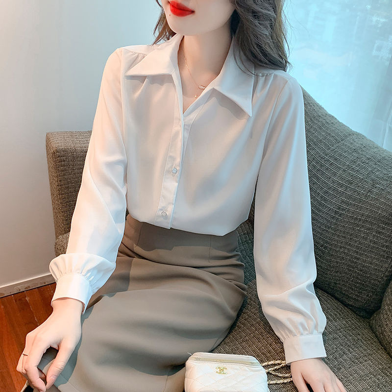 Klassisk Bluse med Elegante Detaljer