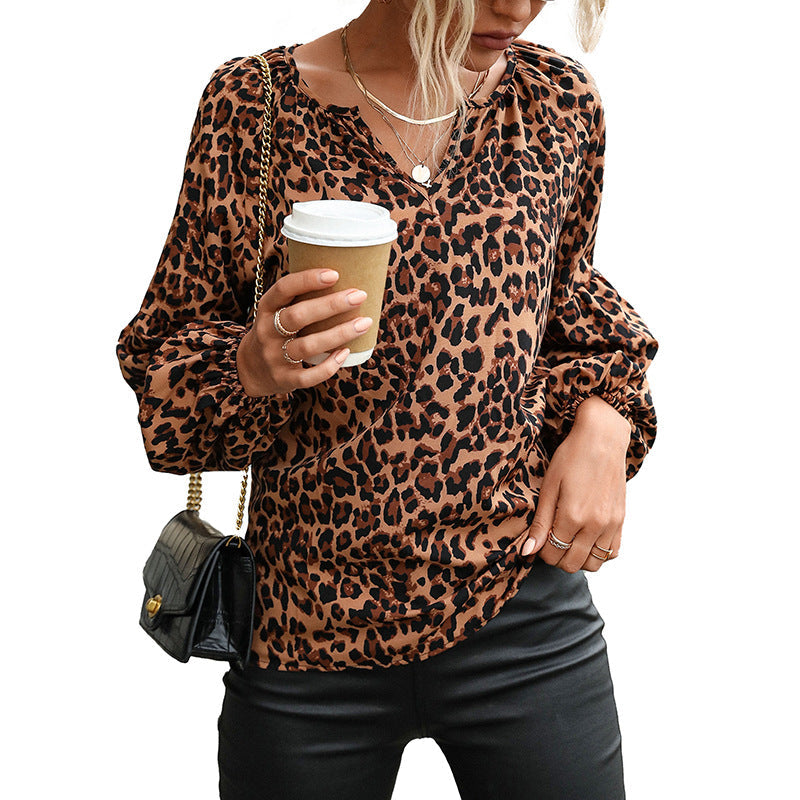 Chic Bluse med Dyreprint og Feminin Pufærme