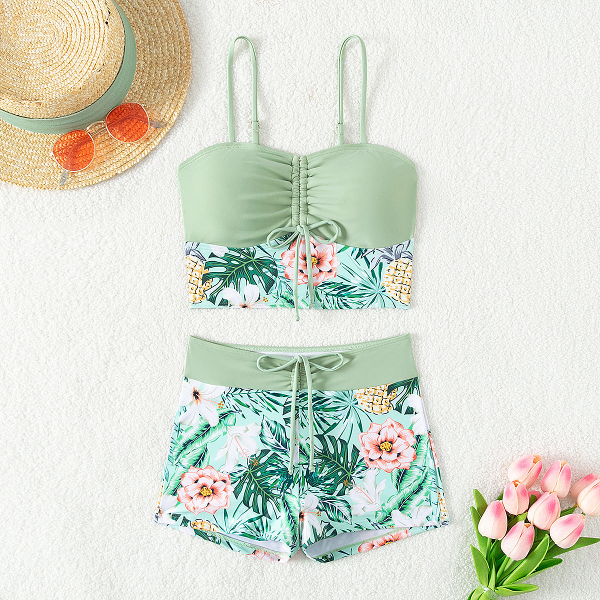 Bikini-set för kvinnor med rynkning och stilren blommönster