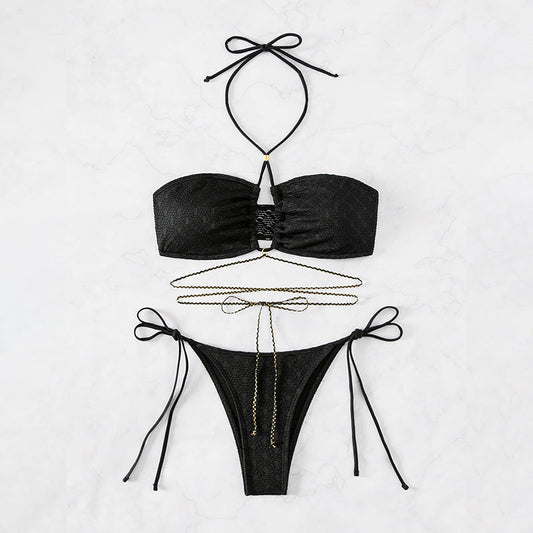 Snygg Bandeau-Bikini med Eleganta Detaljer och Justerbara Band