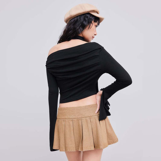 Moderne Crop-top med asymmetrisk design og drapering