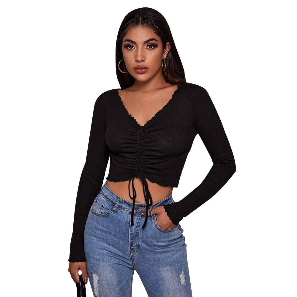 Moderne cropped top med snøring og delikate flæsedetaljer