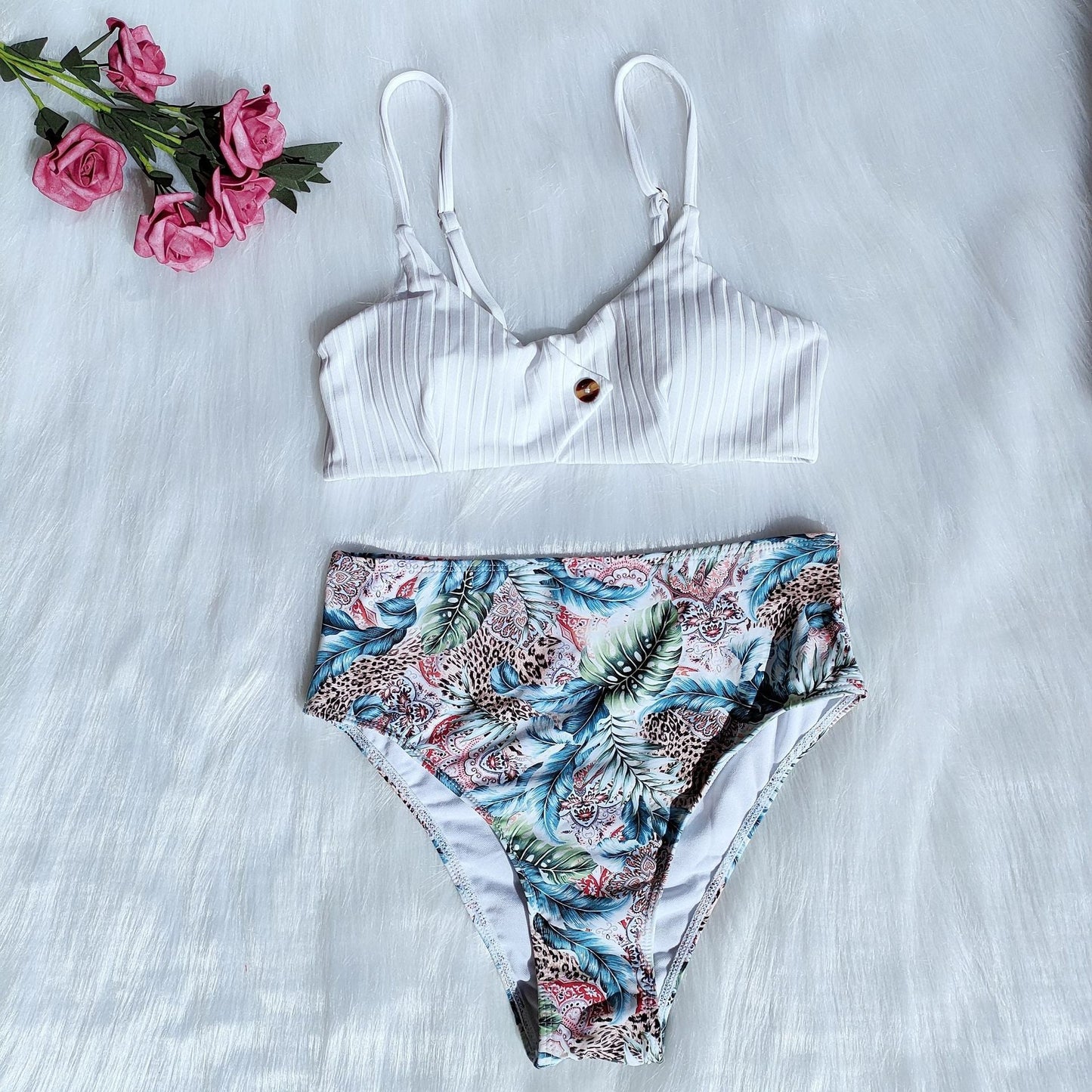 Kvinnligt Bikiniset med Blomsterdesign och Trendig Passform