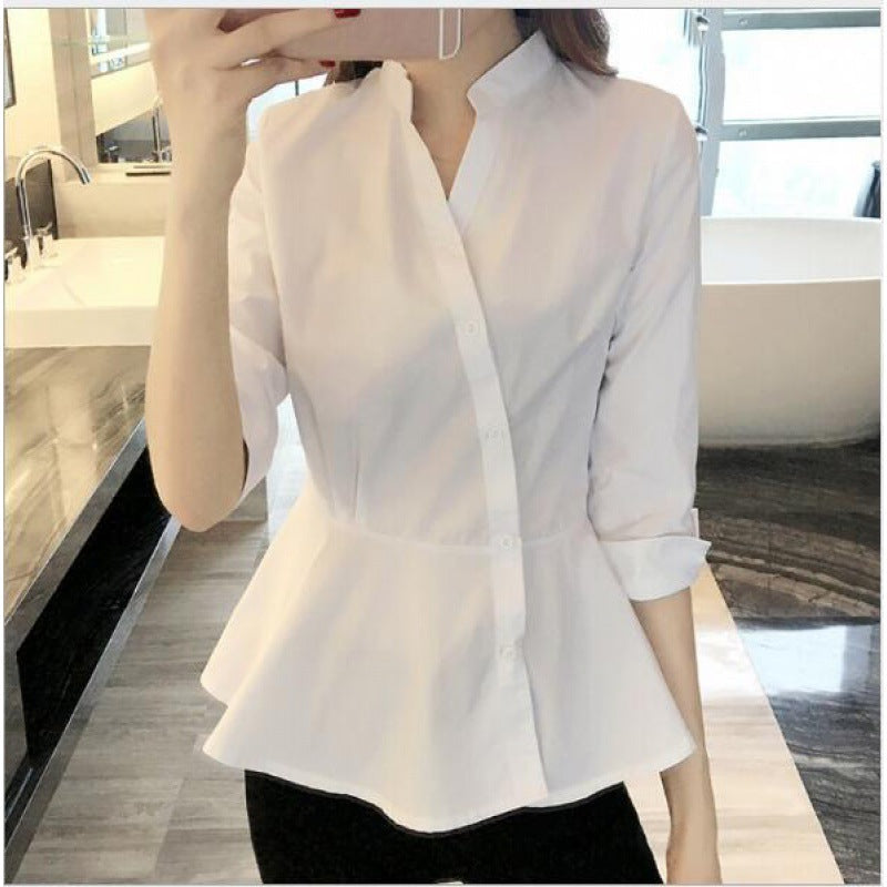 Klassisk bluse med peplum og moderne krave