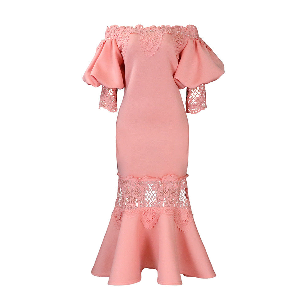 Elegant Bodycon Kjole med Spidsbroderi og Puffærmer