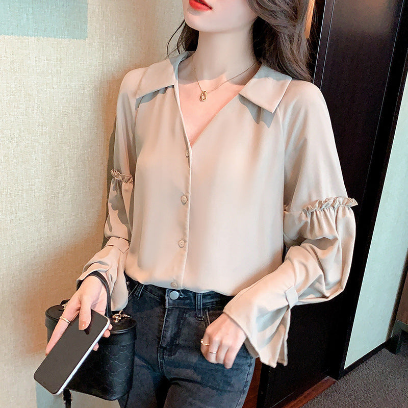 Feminine Bluse med Rynkedetaljer og V-Hals