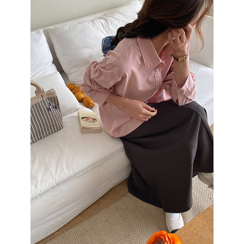 Chic Bluse med skarpt snit og subtile detaljer