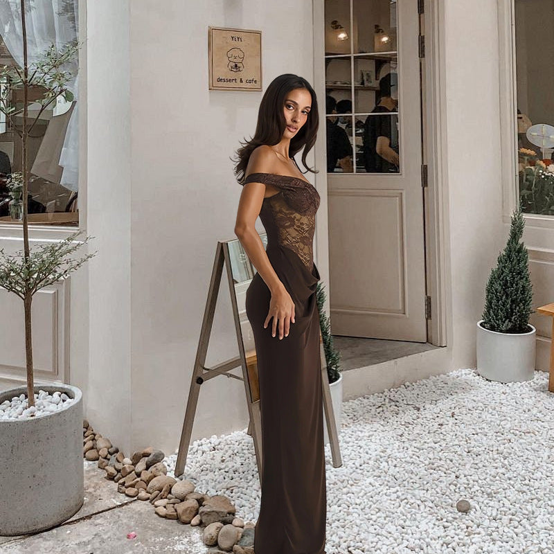 Elegant Klänning med Off-Shoulder Spets och Flödande Kjol