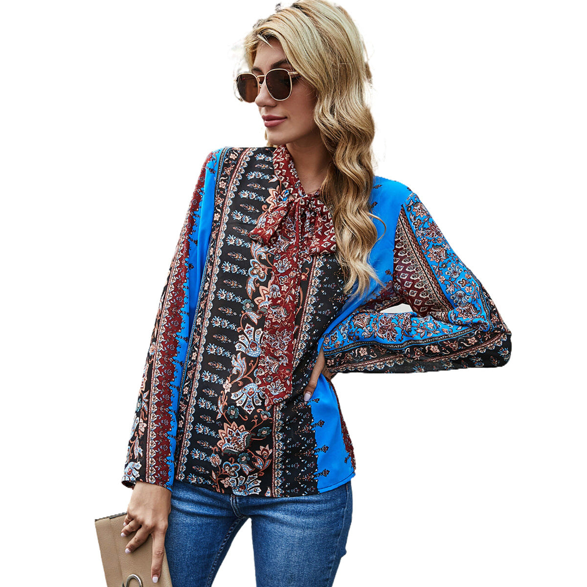 Feminine Bluse med Flæsedetaljer og Unikke Mønstre