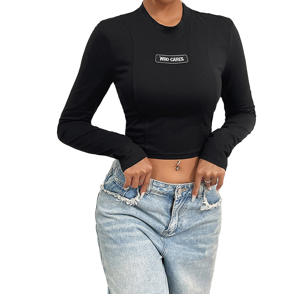 Modern, croppad långärmad blus med statement-patch