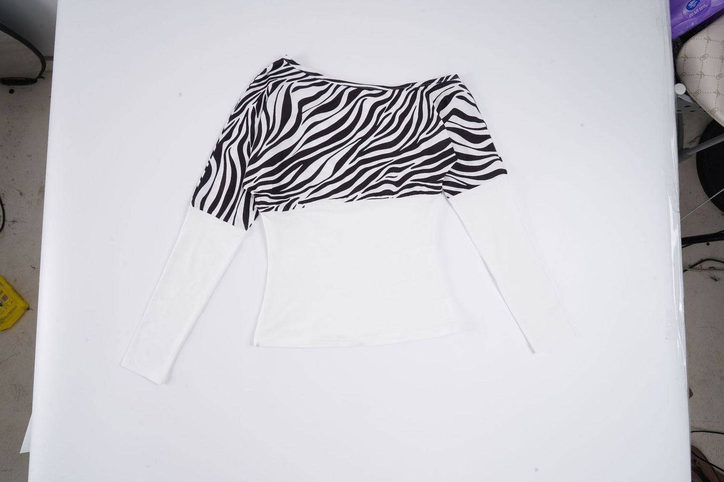 Asymmetrisk Blus med Trendigt Zebra-Mönster för Kvinnor