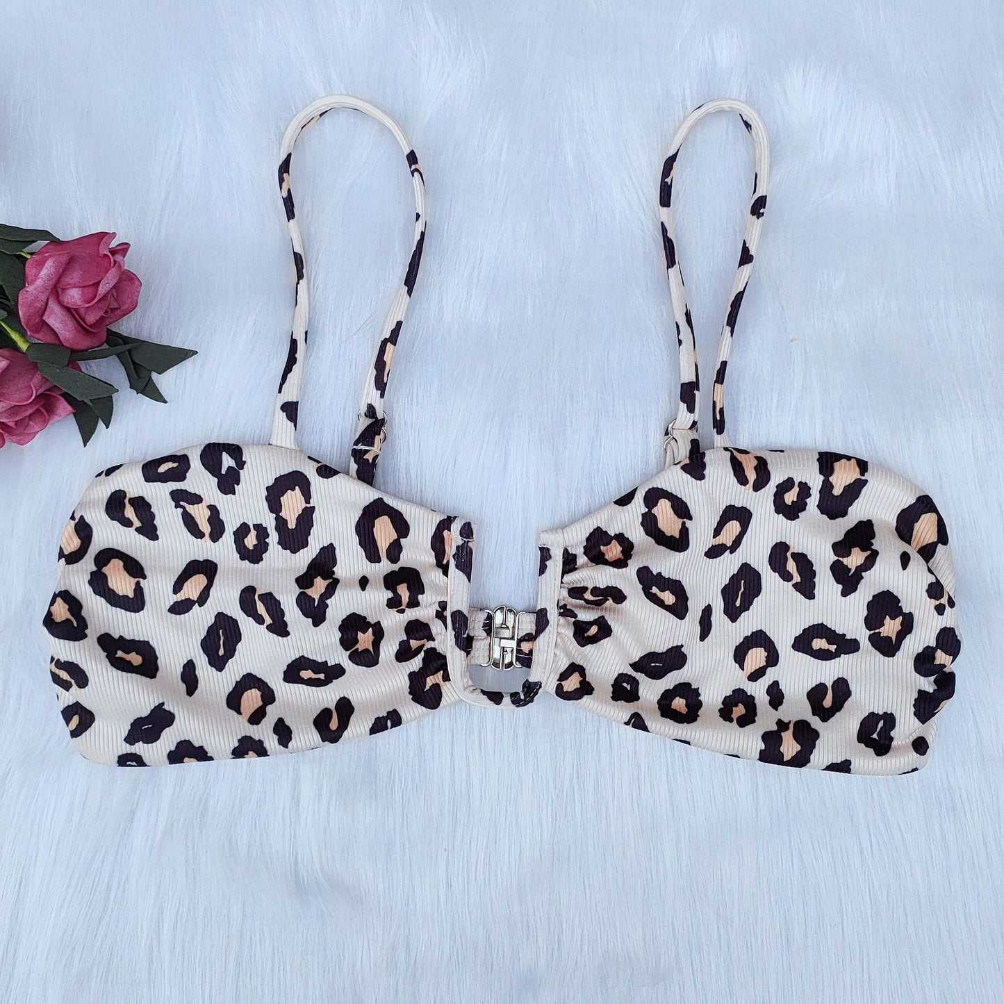 Stilrent Bikiniset med Elegant Mönster och Strukturerad Design