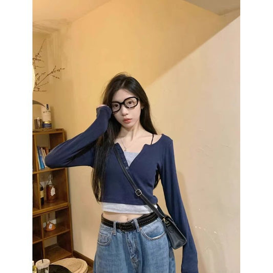Moderne cropped langærmet bluse med knapdetaljer
