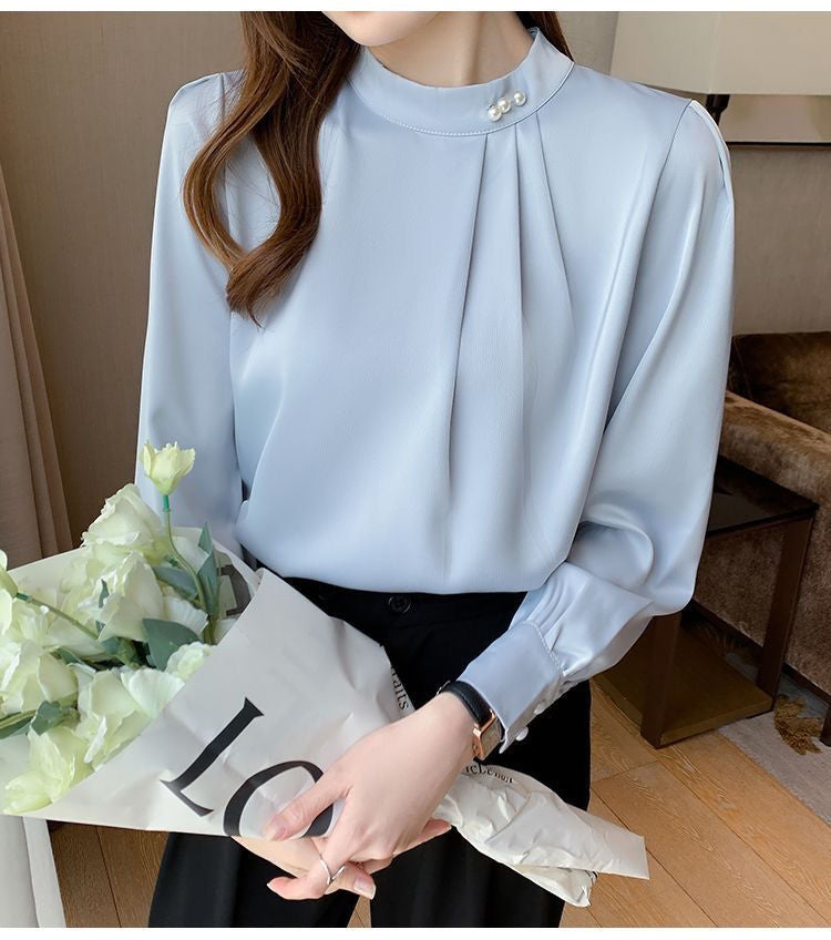 Feminine Bluse med Rynkedetaljer og Chic Krave