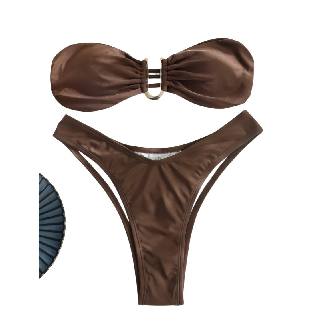 Stilren Bandeau-Bikini med Glamorös Spänne
