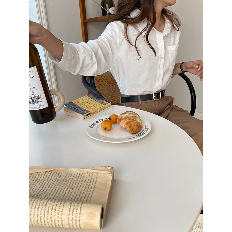 Chic Bluse med skarpt snit og subtile detaljer