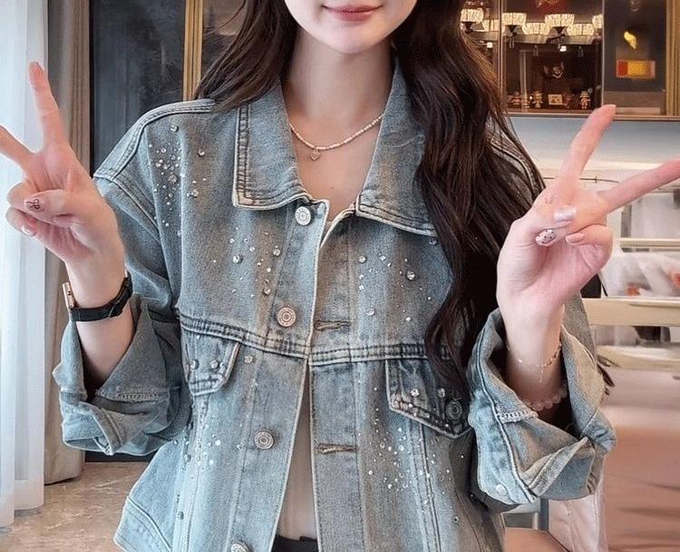 Elegant Denimjakke med Perledetaljer til Kvinder