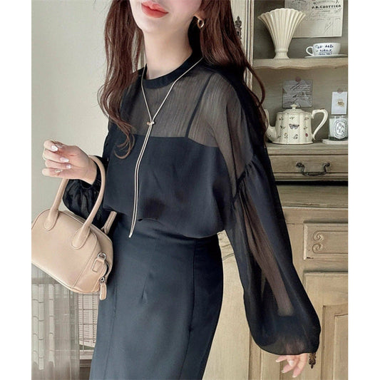 Chic blus med luftiga ärmar och sofistikerad rund halsringning