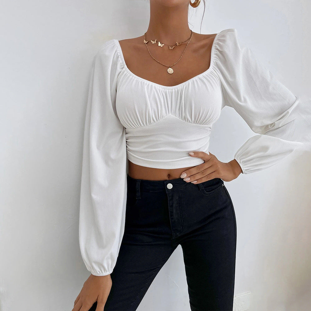 Stilfuldt cropped top med puffærmer og smigrende snit
