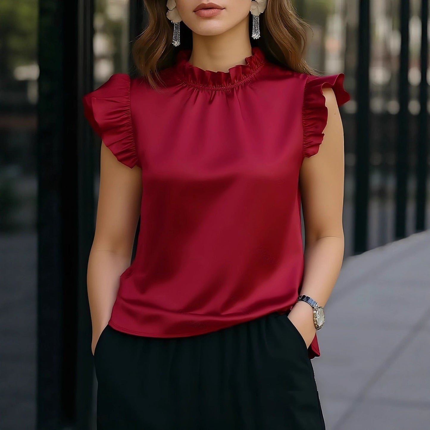 Feminine Bluse med Rynkedetaljer og Moderne Krave