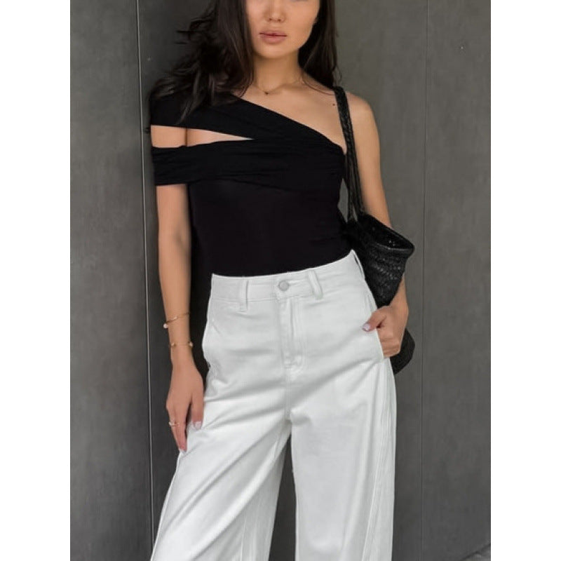 Dynamiskt asymmetriskt topp med elegant drapering