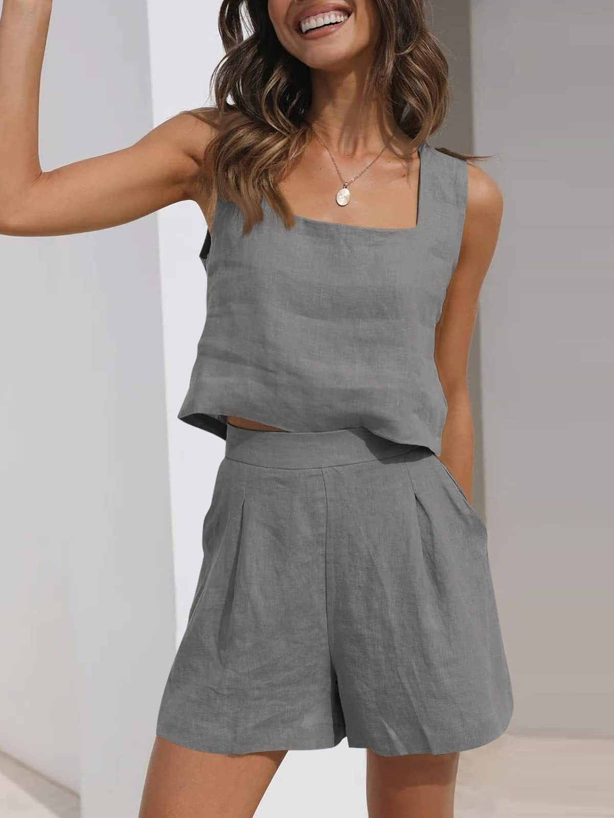 Elegant sommaroutfit med ärmlös topp och shorts – Ansträngningslös stil