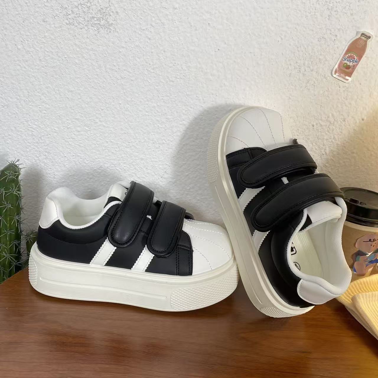 Elegant och Funktionell Sneakers med Justerbar Stängning