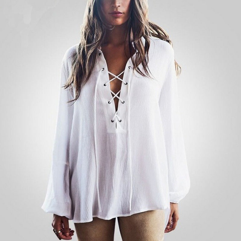 Elegant blus med v-ringning och vacker snörning