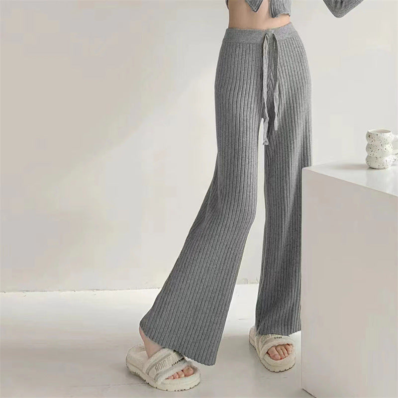 Feminine V-Hals Pullover med Krydsmønster