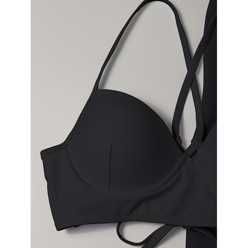 Feminint Bikiniset med Chic Bandeau och Högmidjad Underdel