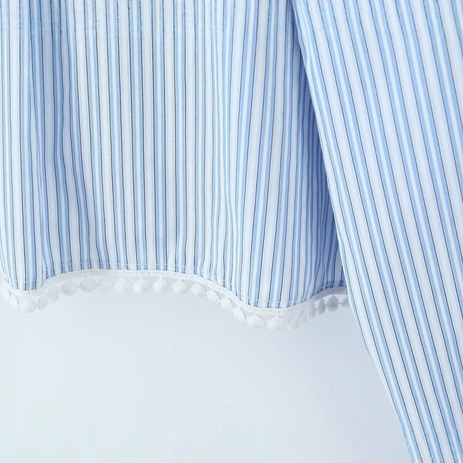 Stilfuld cropped bluse med delikate spidser
