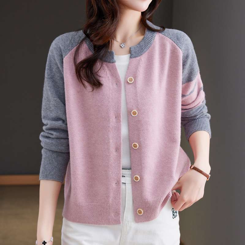 Elegant Cardigan med Kontrastfarver og Knapdetaljer