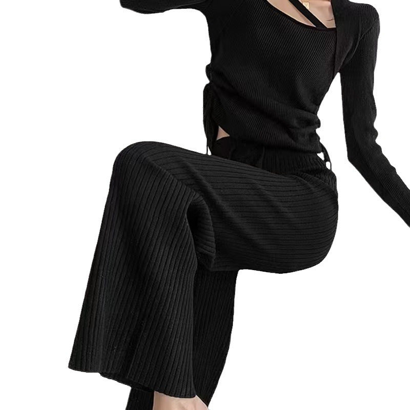 Feminine V-Hals Pullover med Krydsmønster