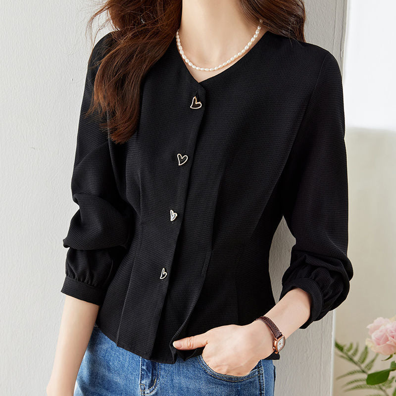 Feminine Bluse med Unikke Knapdetaljer og Fjerlette Ærmer