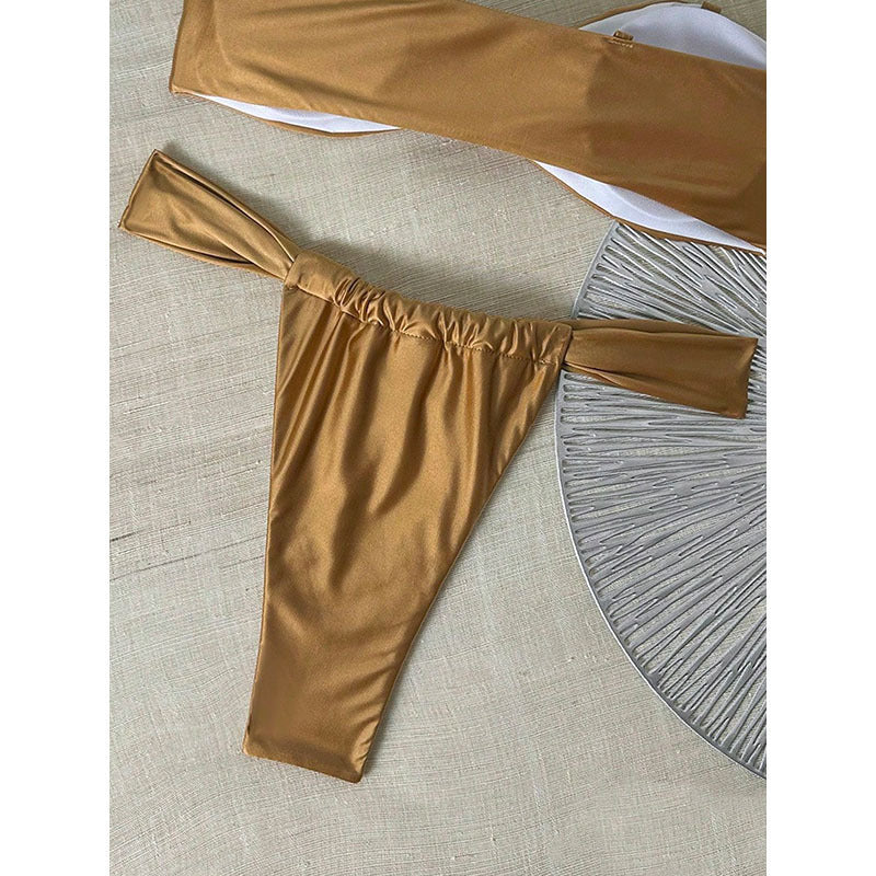 Stilren Bandeau-Bikini med Lyxig Snäckdetalj