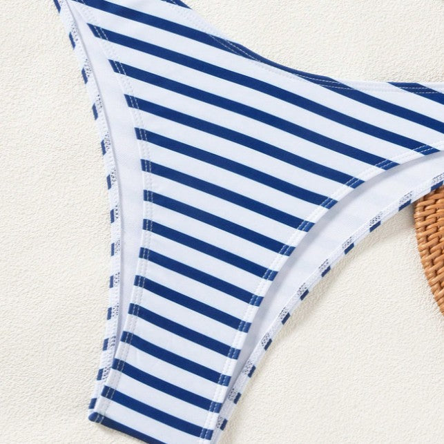 Kvinnors Bandeau-Bikini med Trendiga Randdetaljer och Ringdesign