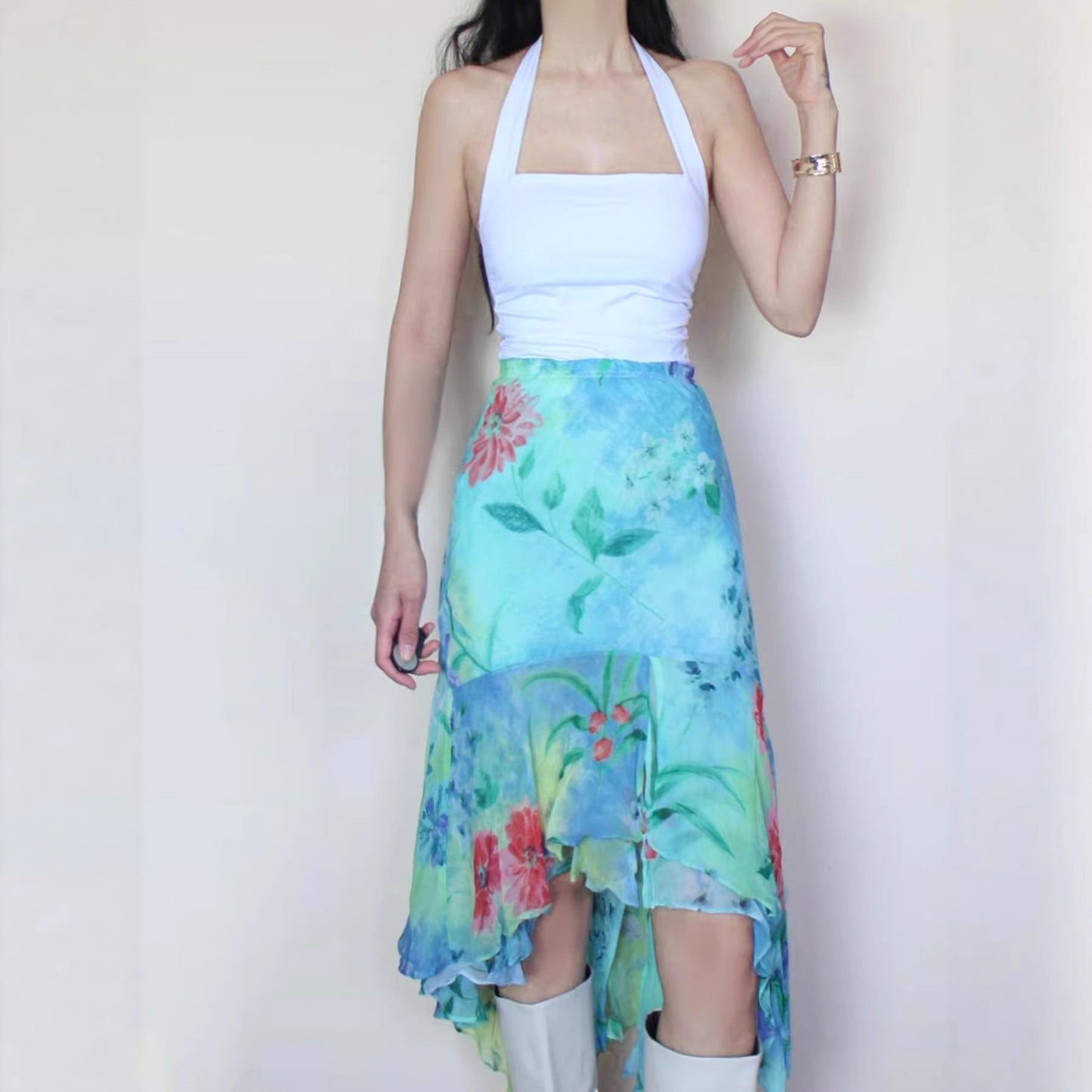 Asymmetrisk Volangkjol med Blommig Chiffon