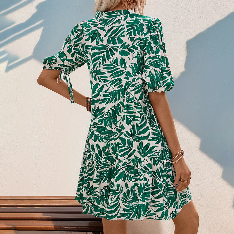 Feminint Blusenkjole med Botanisk Motif fra NaturElegance