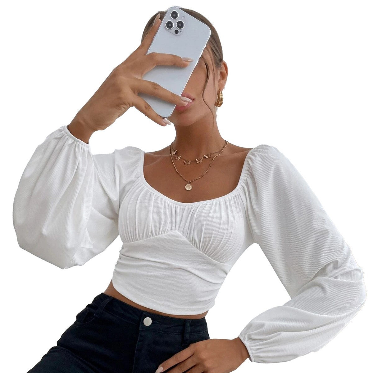 Stilfuldt cropped top med puffærmer og smigrende snit