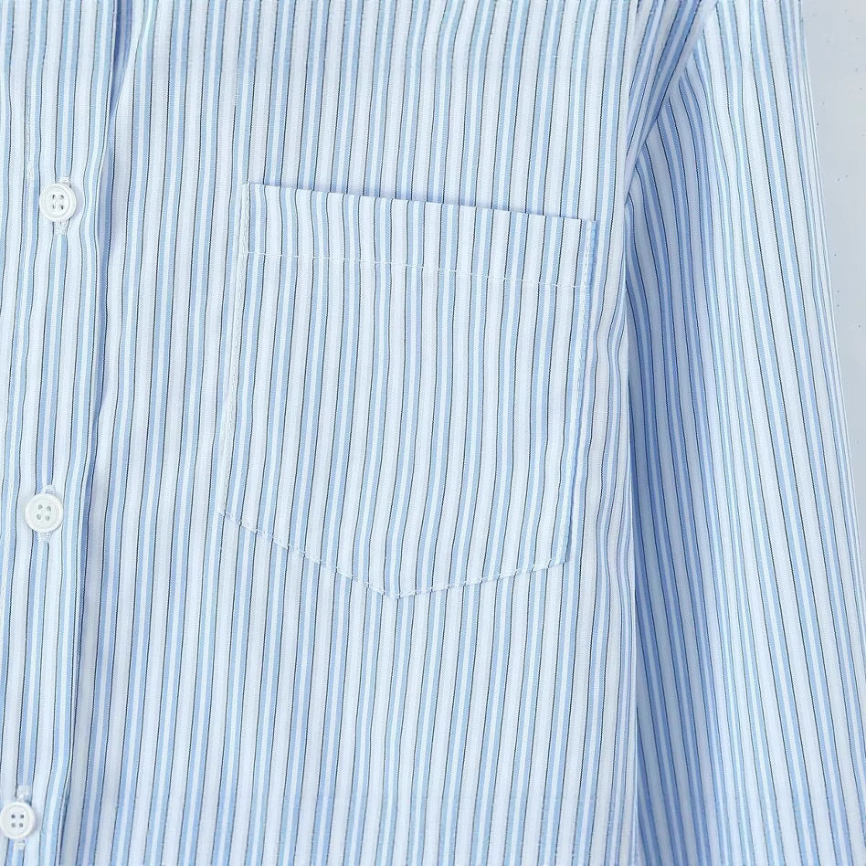 Stilfuld cropped bluse med delikate spidser