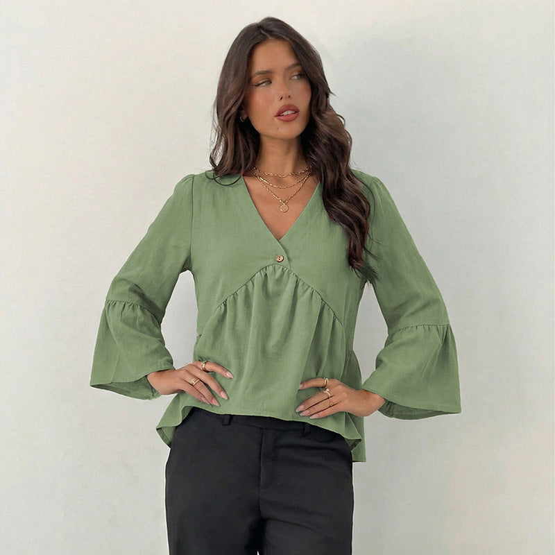 Elegant blus med vida ärmar och knappdetaljer