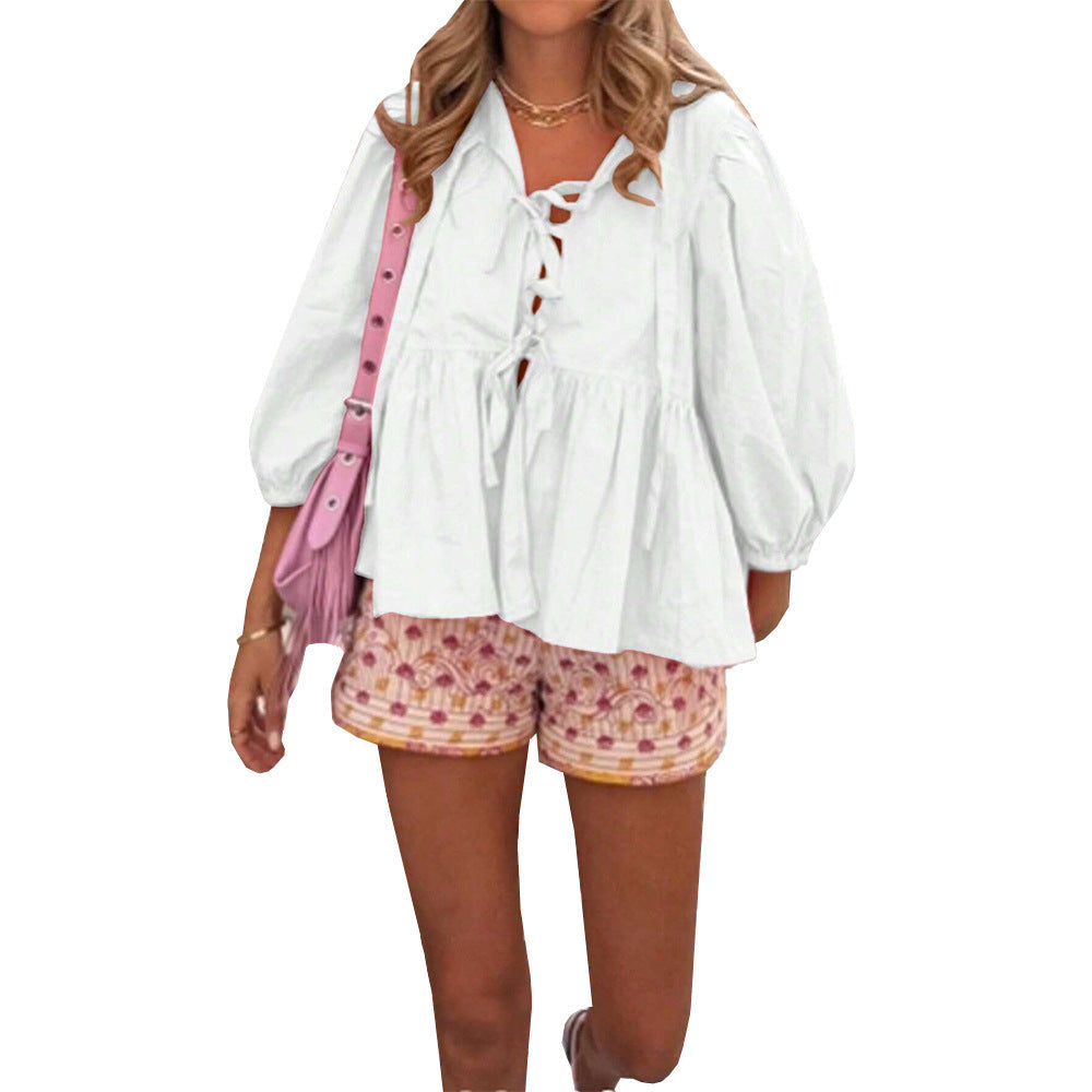 Feminine Bluse med Legende Rynkedetaljer og Afslappet Snit