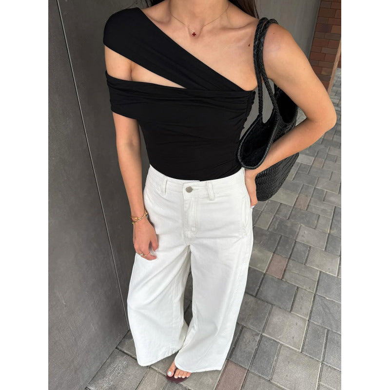 Dynamiskt asymmetriskt topp med elegant drapering