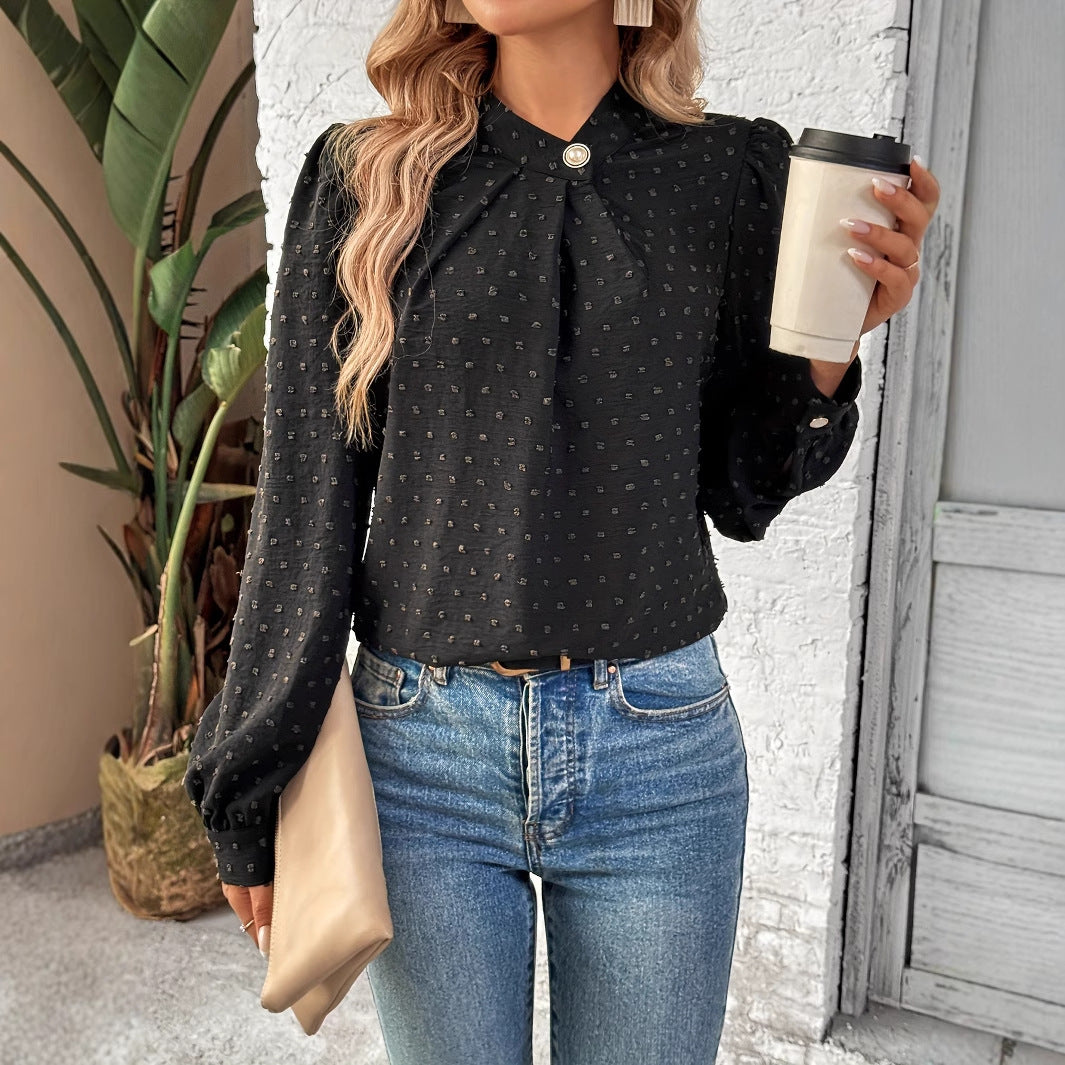 Stilfuld Bluse med Feminin Rynkedetalje og Elegant Knapdesign