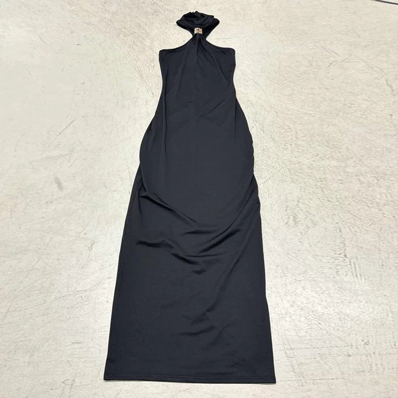 Elegant kvällsklänning med raffinierat halsdesign