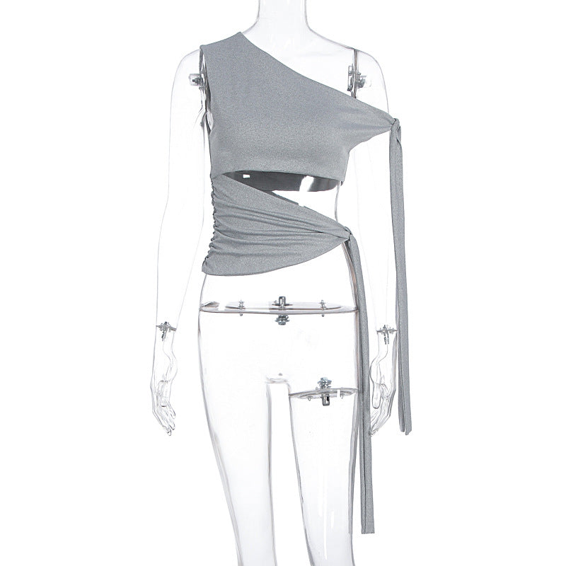 Asymmetrisk Inslagen Top med Eleganta Draperingar