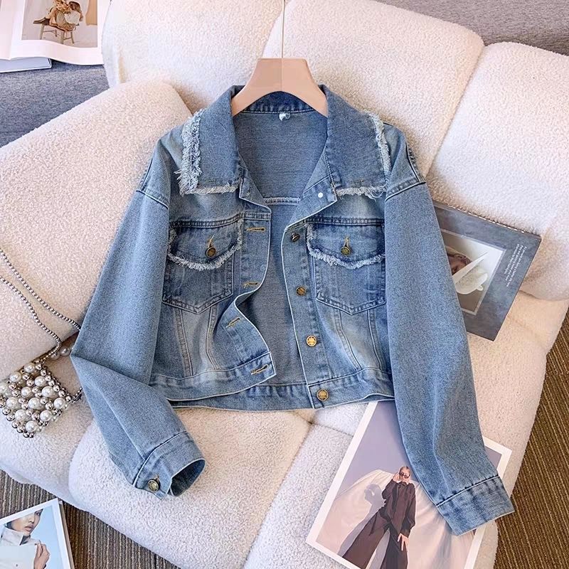 Chic Crop Denimjakke med Fringes og Unikke Detaljer