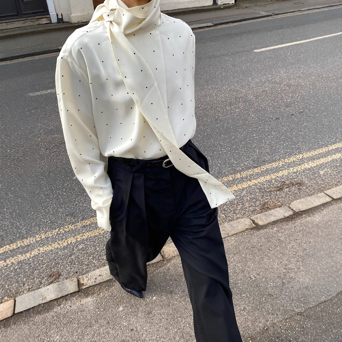 Sofistikerad Blus med Rosett och Mönstrad Design